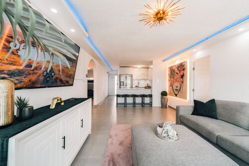 Panoramic City Skyline Penthouse Views of Ocean and Bay