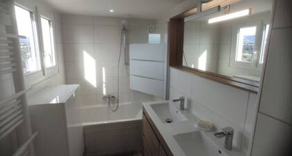 Detached house in the hills above Nice, parking. 15mn from town center/beach