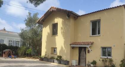 Detached house in the hills above Nice, parking. 15mn from town center/beach