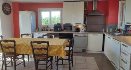 Detached house in the hills above Nice, parking. 15mn from town center/beach