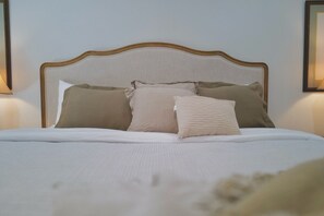 3 habitaciones, tabla de planchar con plancha, wifi y ropa de cama 