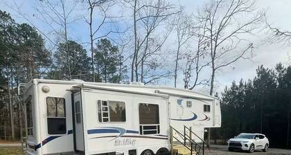 Luxury Glamping RV Sleeps 4 Hot Tub All Resort Amenities Near Lake Claiborne