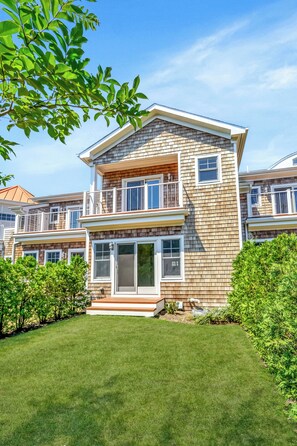 Exterior - Modern3 Story Townhome. Ideal location for the Beach, Bay, and Nightlife (Hampton Bays)