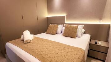 1 dormitorio, tabla de planchar con plancha, wifi y ropa de cama