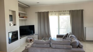 Apartment | Living area - 2-br Countryside Apartment in Mouzaki (Zakynthos)