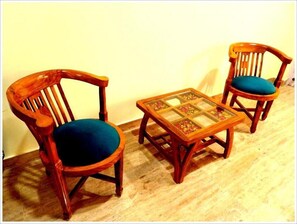 Family Cottage, 4 Bedrooms, Private Bathroom, Garden View | Interior - The Hideaway Homestay Chail (Chail)