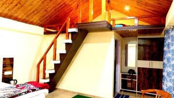 Familjestuga - 4 sovrum - privat badrum - utsikt mot trädgården