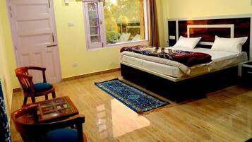 Familie-småhus, 4 soverom, privat bad, hageutsikt | Skrivebord, skrivebord for bærbar PC og wi-fi (inkludert)