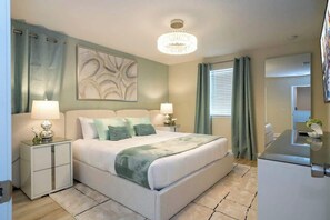 6 bedrooms, iron/ironing board, WiFi, bed sheets - Luxury 6BD Single House at Balmoral Resort (Haines City)