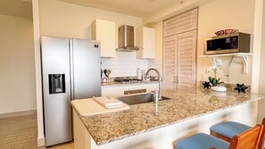 Microwave, oven, stovetop, coffee/tea maker - Amazing experience in Playa Caracol with pool and ocean views (Panama)