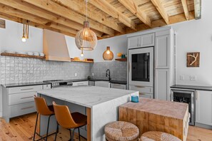 Mikroaaltouuni, uuni, liesi, astianpesukone