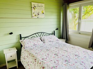 1 bedroom, travel cot, free WiFi, bed sheets - Cosy cabin, w/modern comforts minutes away from popular beaches & seaside towns. (Old Romney)