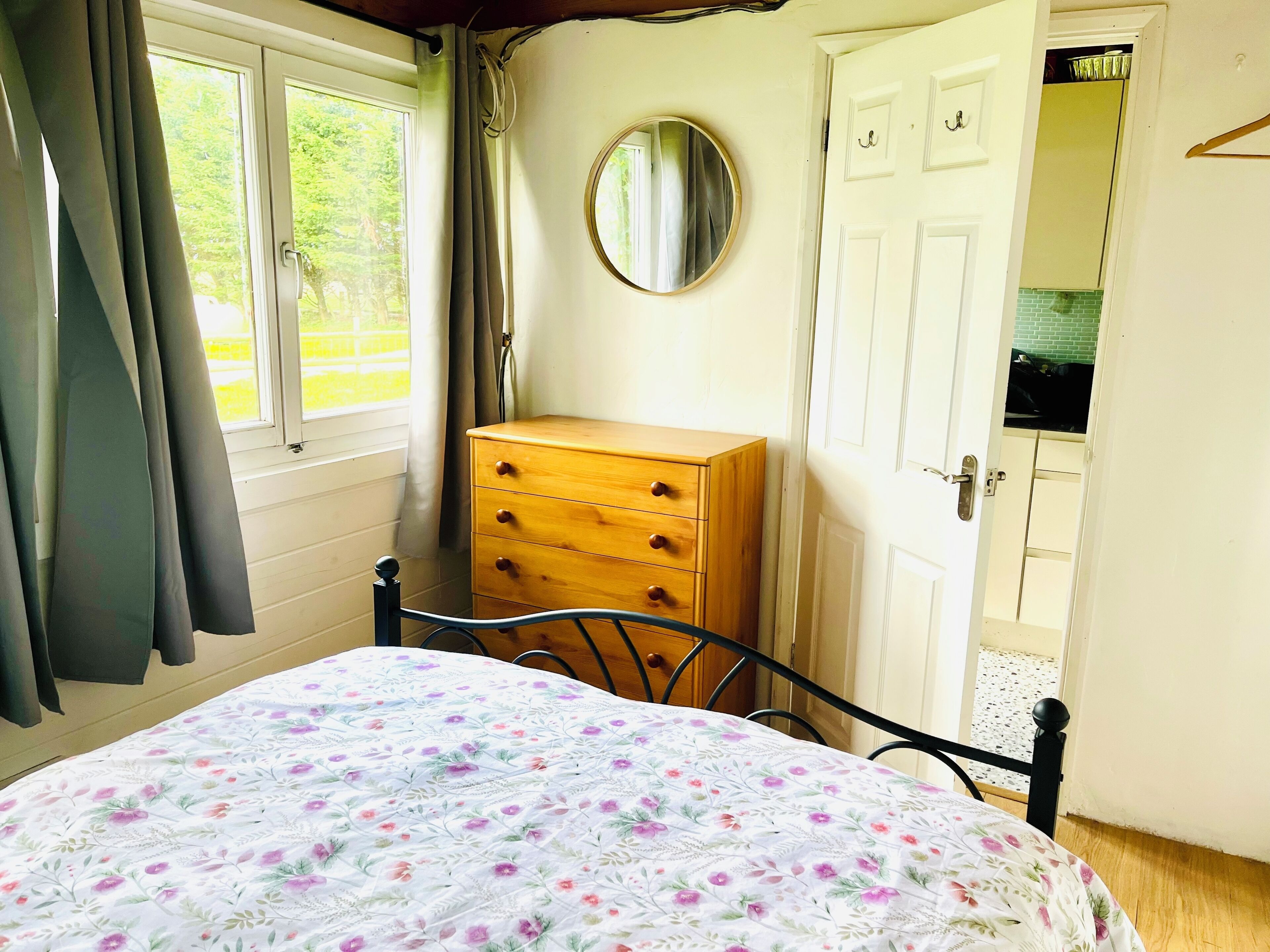 1 bedroom, travel cot, free WiFi, bed sheets