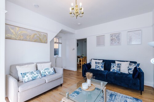 York 3-Bed Home, Sleeps 6, Garden & Free Parking!