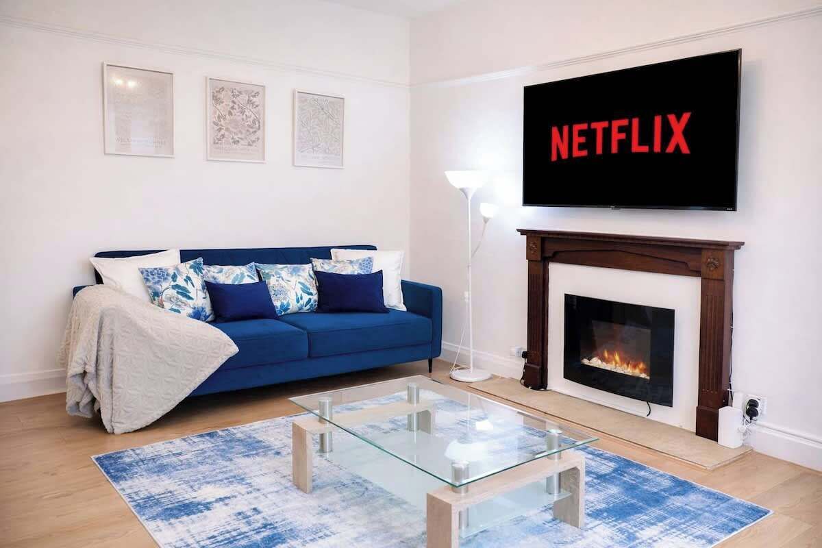 Fernseher, Kamin, Arbeitsbereiche