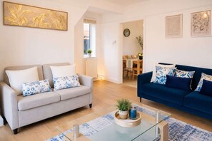 TV, fireplace, offices - 3BR York | Free Parking | Garden | Sleeps 6 (York)