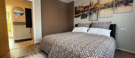 9 bedrooms, internet, bed sheets