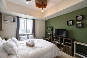 1 bedroom, iron/ironing board, WiFi, bed sheets - Evergreen Haven Studio | Prime IT Park Spot (Cebu City)