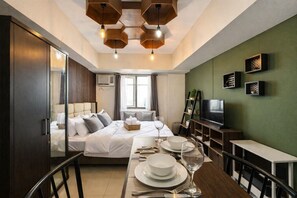1 bedroom, iron/ironing board, WiFi, bed sheets - Evergreen Haven Studio | Prime IT Park Spot (Cebu City)