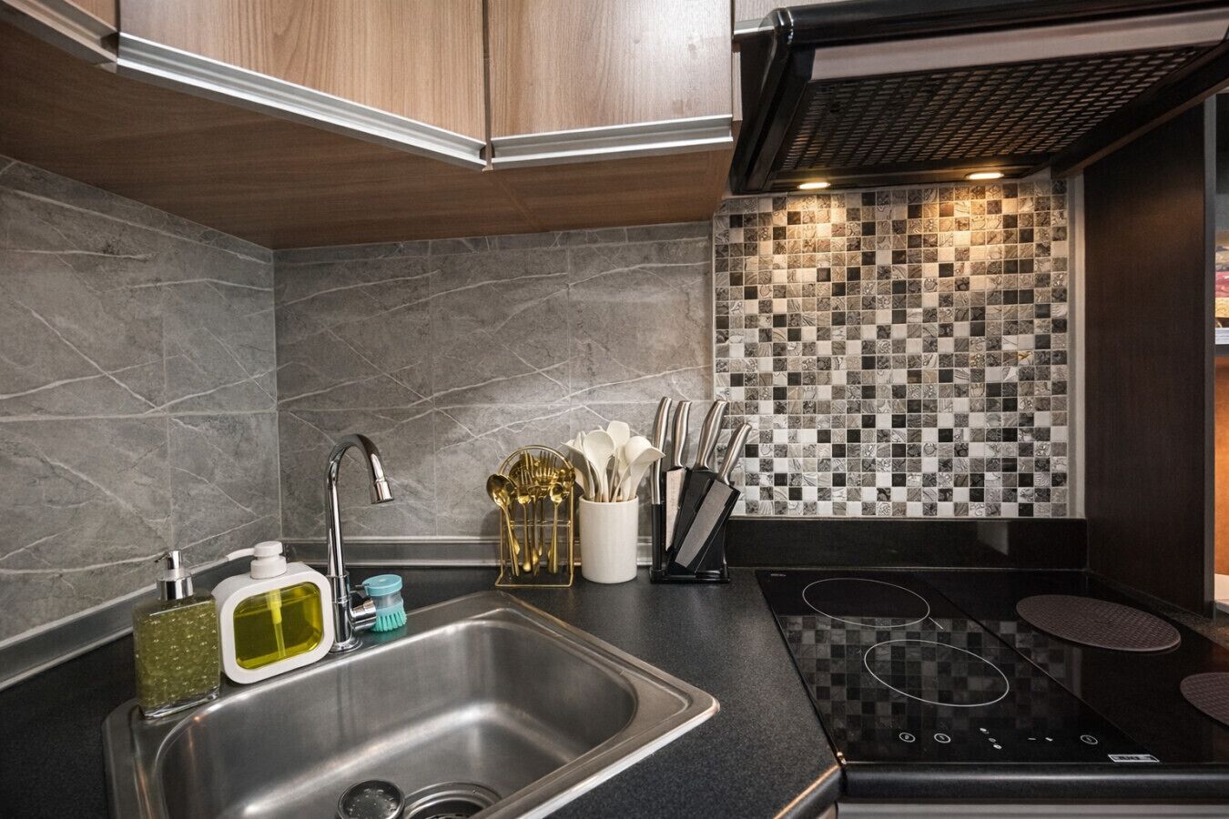 Fridge, microwave, stovetop, cookware/dishes/utensils