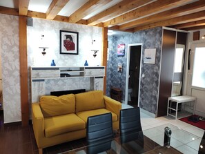 Unclassified image, 3 of 15, button - Cazare Panaghie (Hangu)