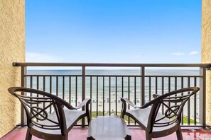 Property grounds - Relaxing 1 bedroom oceanfront. (Myrtle Beach)