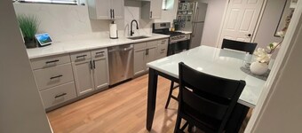 3 MILES/ 5 KM FROM METLIFE STADIUM AND AMERICAN DREAM MALL