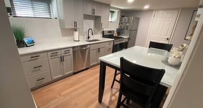 3 MILES/ 5 KM FROM METLIFE STADIUM AND AMERICAN DREAM MALL