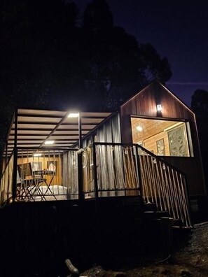 Chalet, balcón, vista al jardín | Exterior