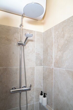 Hair dryer, towels, soap, toilet paper - New & elegant apartment - Haut Musiciens (Nice)