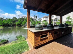 Property grounds - Luxury Miramar Getaway w/ Pool & Cart - Ask for Discount! (Miramar Beach)