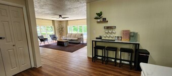 Cozy Getaway 3BR, Arcade + Foosball, Sleeps 10