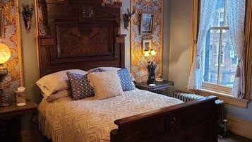 5 bedrooms, iron/ironing board, internet, bed sheets