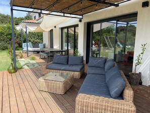 Outdoor dining - Family home in Assas (Assas)