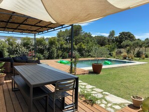 Outdoor dining - Family home in Assas (Assas)