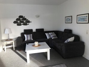 Living area - Thatched house with large property directly on the moor (Leck)