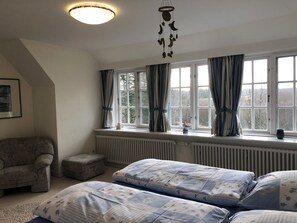 2 bedrooms, WiFi, bed sheets - Thatched house with large property directly on the moor (Leck)