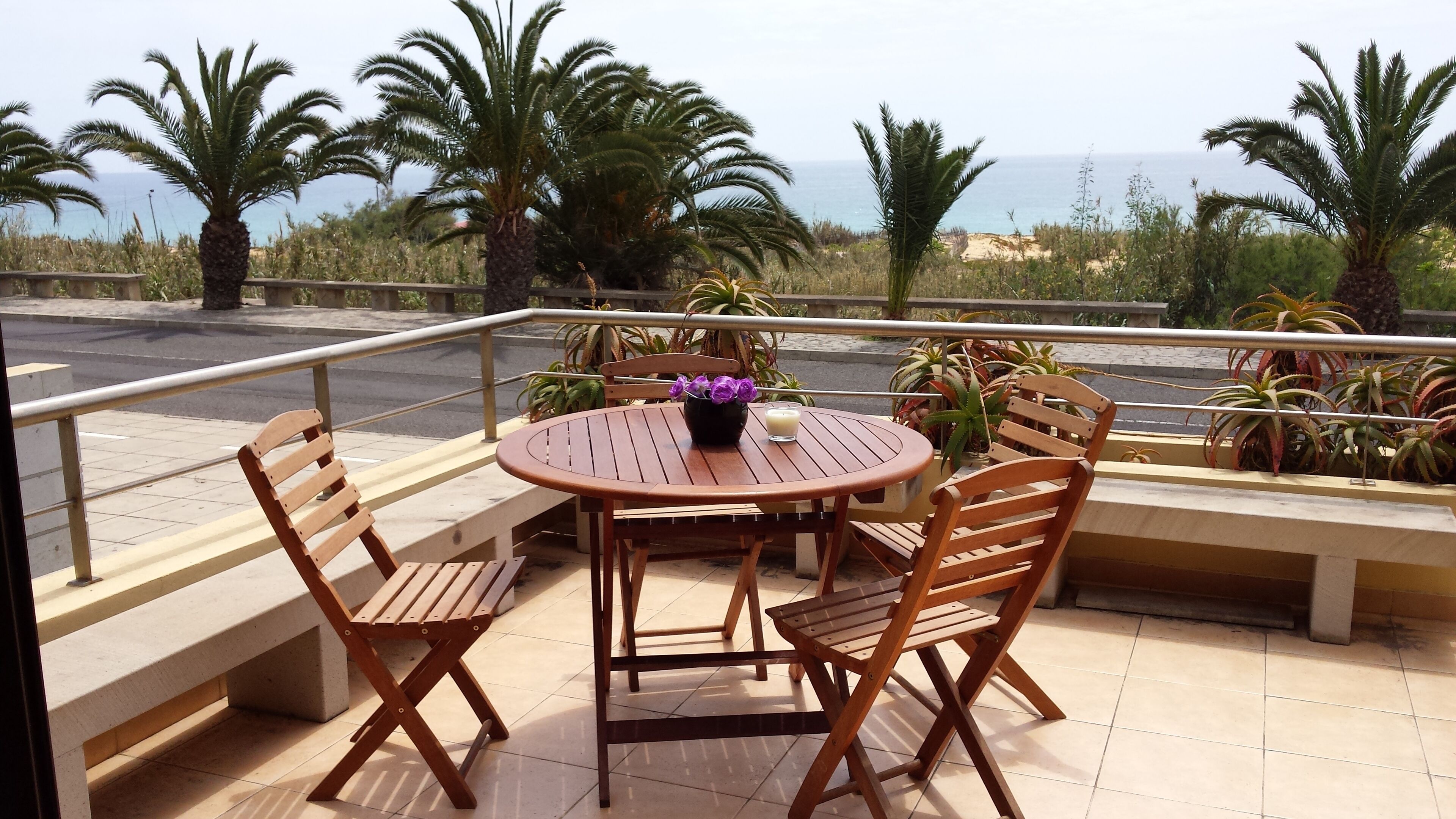 Terraço em frente à casa