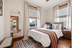 4 bedrooms, desk, iron/ironing board, travel cot