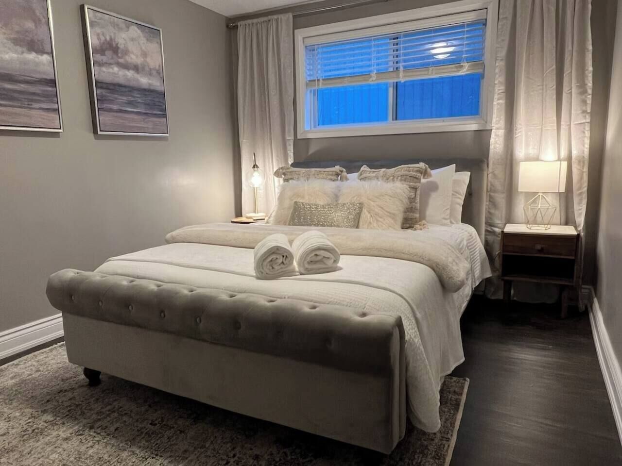Escrivaninha, Wi-Fi, roupa de cama