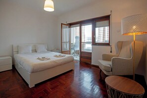 1 chambre, fer et planche à repasser