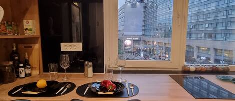 Micro-ondes, four, plaque de cuisson