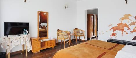 Caja de seguridad en la habitación y escritorio