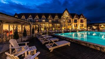 Seasonal outdoor pool, open 9:00 AM to 7:00 PM, pool umbrellas