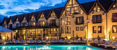 المنشأة من الخارج