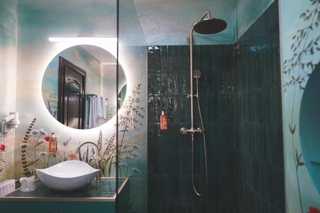 Superior Double or Twin Room, Pool View | Bathroom