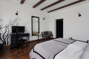 Tallelokero huoneessa, työpöytä, silitysrauta/-lauta, ilmainen Wi-Fi