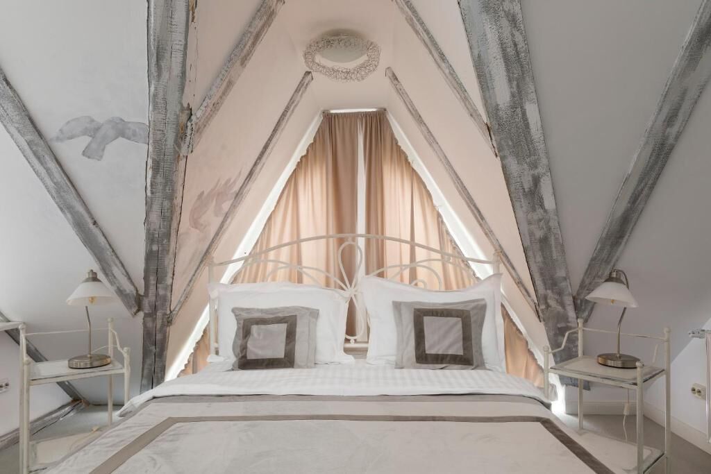 Standard Double Room, 1 Queen Bed | In-room safe, desk, iron/ironing board, free WiFi