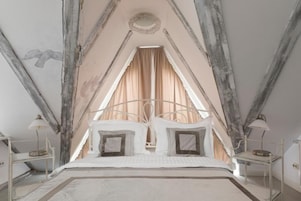 Quarto casal standard, 1 cama Queen | Frigobar, cofres nos quartos, ferros/tábuas de passar roupa