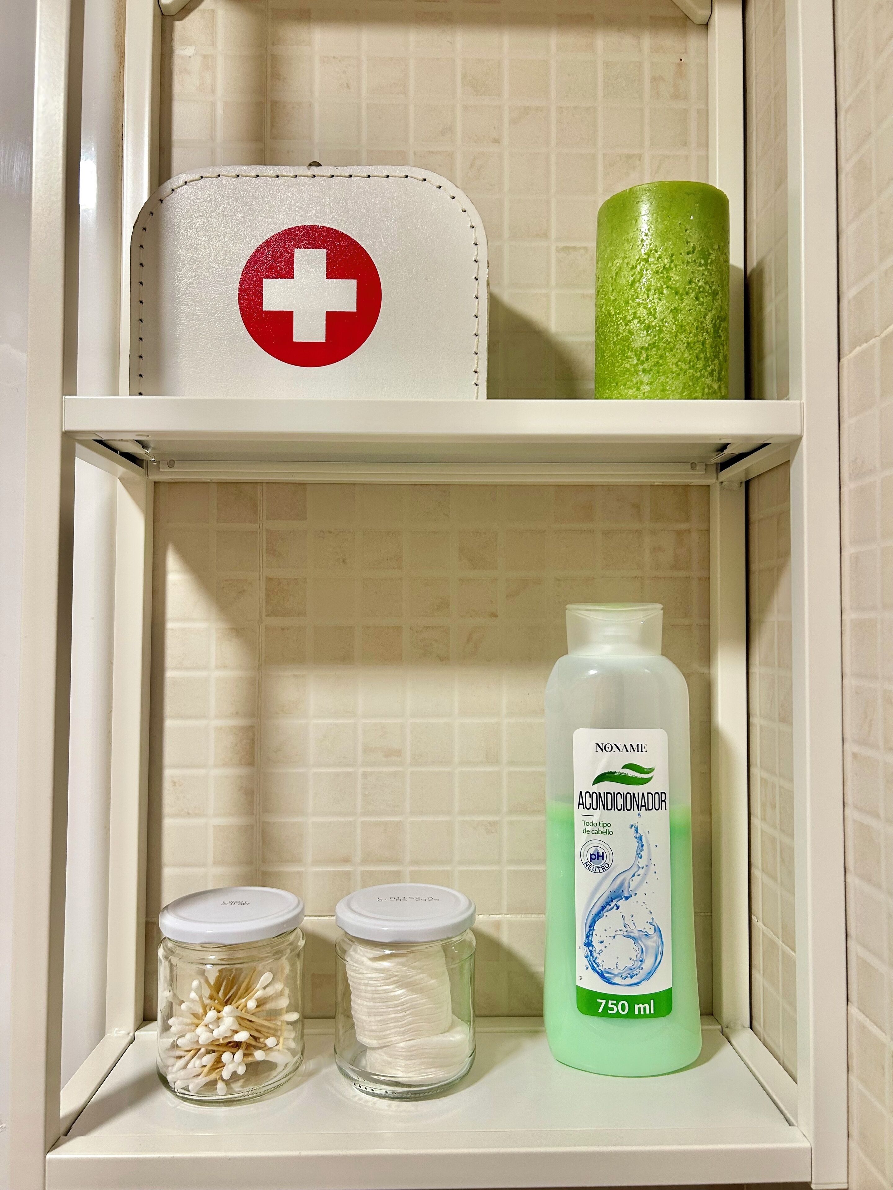 Doccia, asciugacapelli, asciugamani, sapone